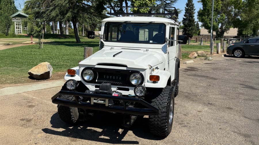 1970 Toyota FJ-40 Land Cruiser