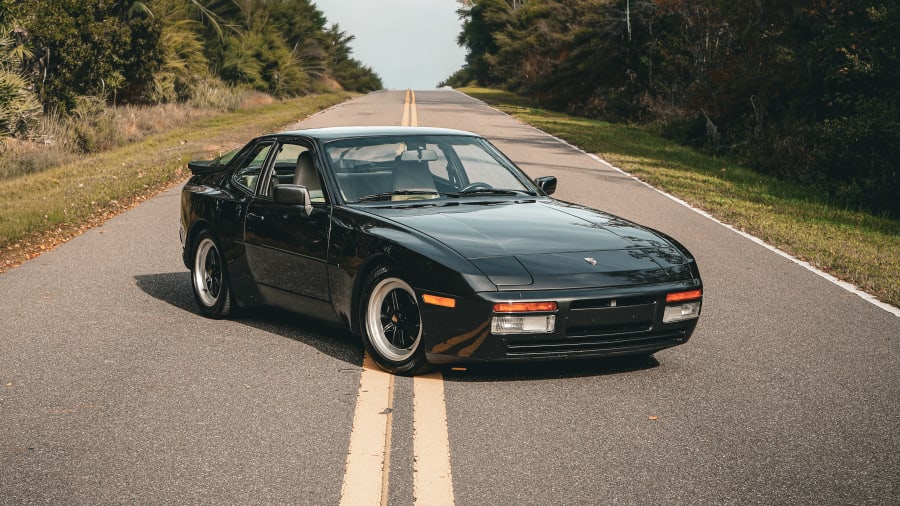 1986 Porsche 944 Turbo Coupe image 1