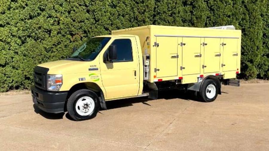 2022 Ford E-450 Refrigerated
