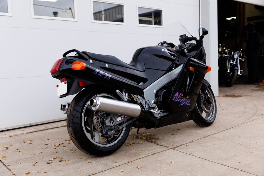 1990 Kawasaki ZX-11 Ninja For Sale At Auction - Mecum Auctions