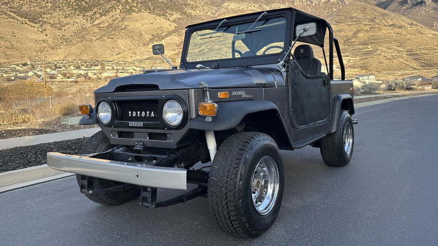 1971 Toyota FJ-40 Land Cruiser