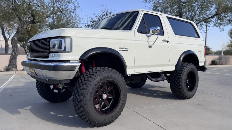 1990 Ford Bronco XLT — market value and price history
