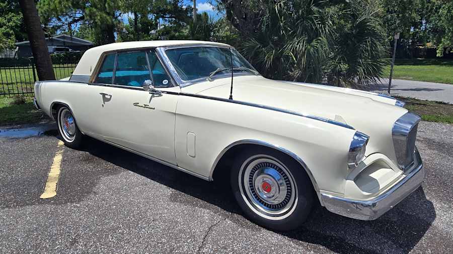 1962 Studebaker Gran Turismo Hawk GT