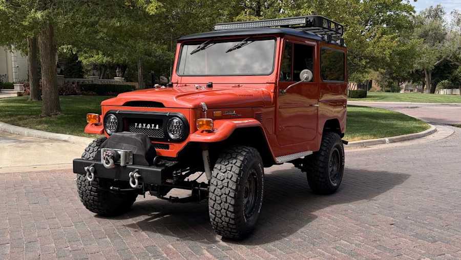 1972 Toyota FJ-40 Land Cruiser