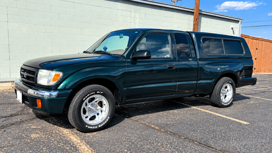 2000 Toyota Tacoma SR5 Pickup