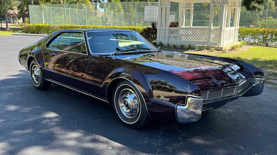 1966 Oldsmobile Toronado Deluxe
