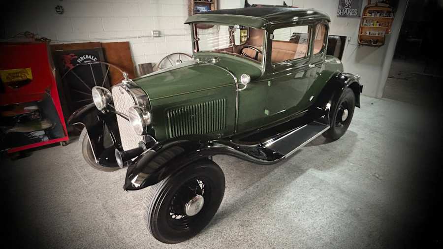 1930 Ford Model A 5-Window