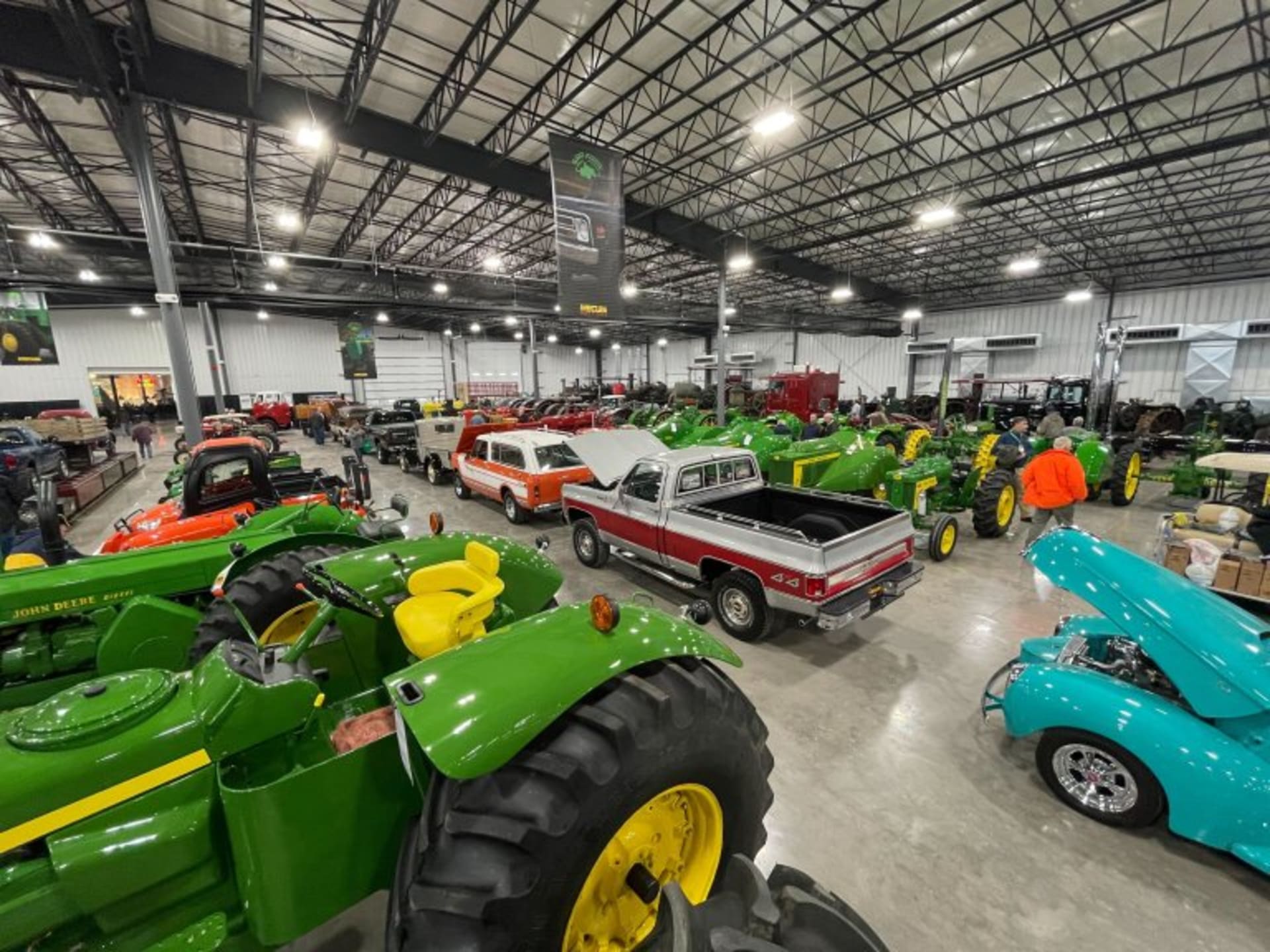 Mecum Gone Farmin' Fall Premier to Feature Over 1,000 Tractors, Trucks