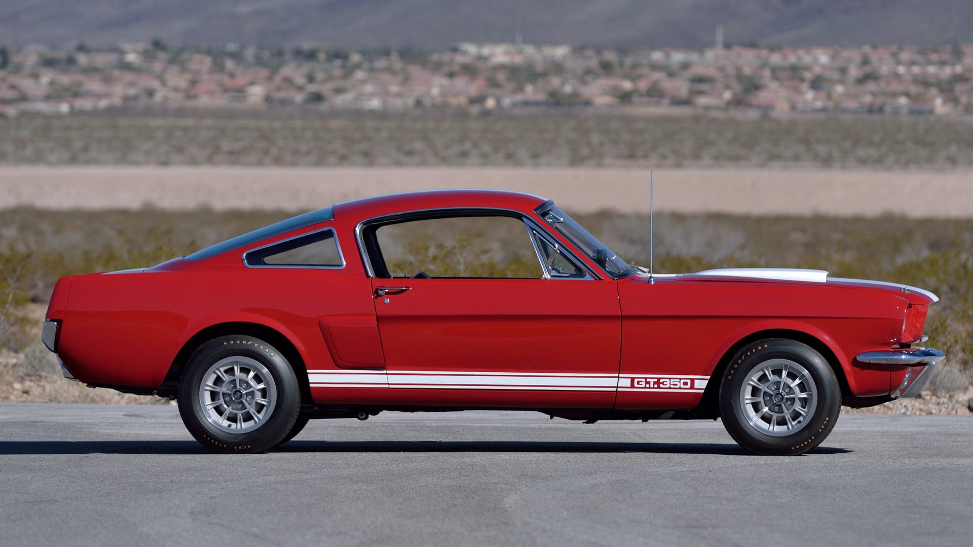 Mecum Auctions Photography Guide // Shelby GT350 side profile right facing