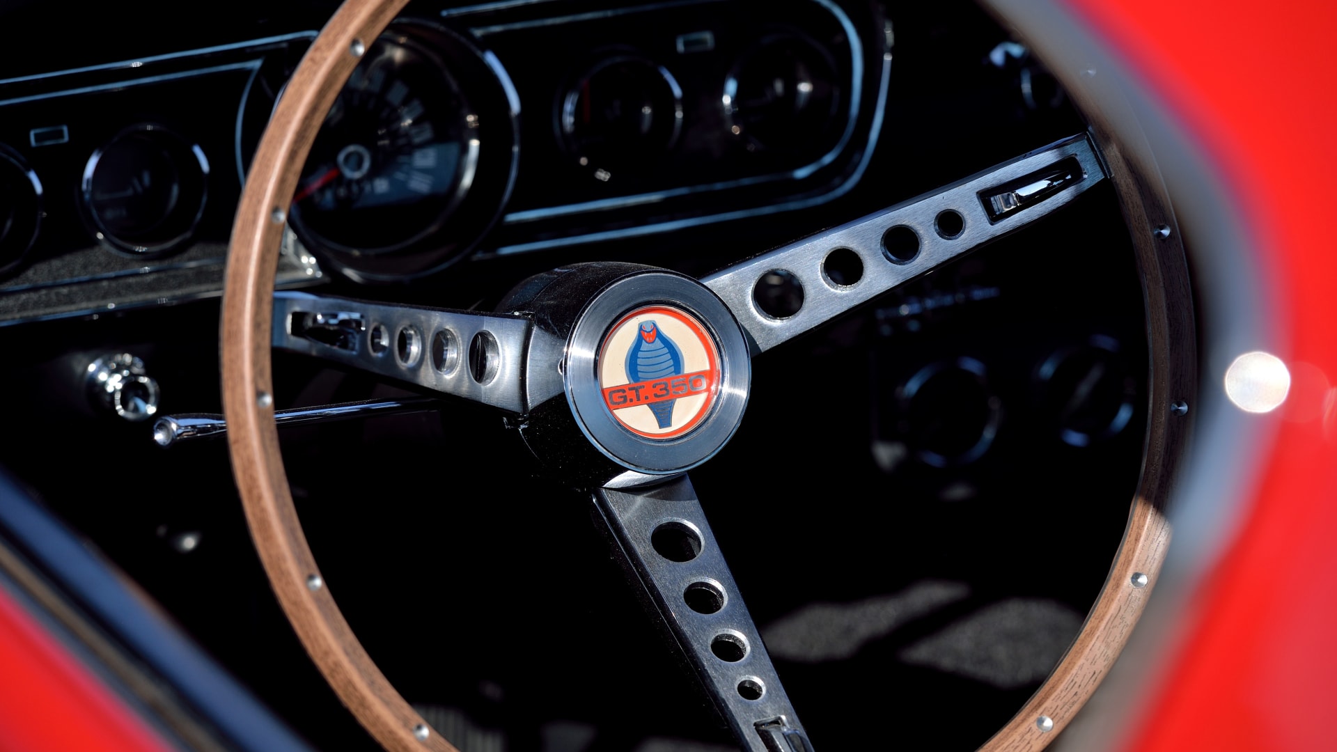 Mecum Auctions Photography Guide // detail interior GT350 steering wheel