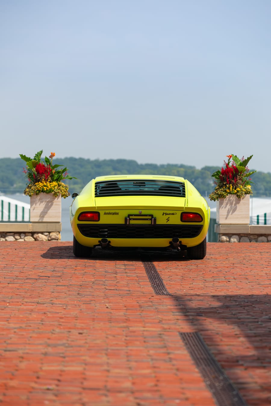 洋書 Lamborghini Miura/P.Coltrin&J.F.Marchet s-l1200.jpg