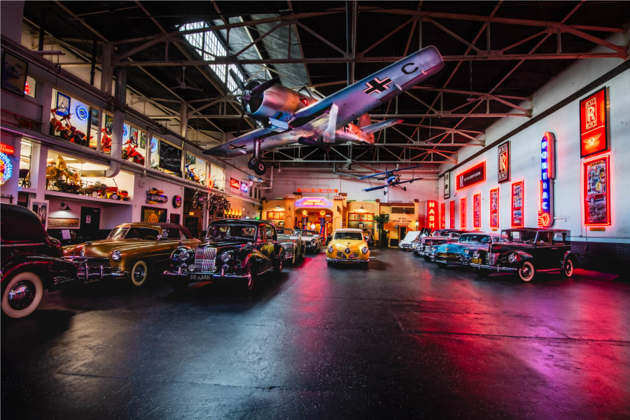 www.mecum.com