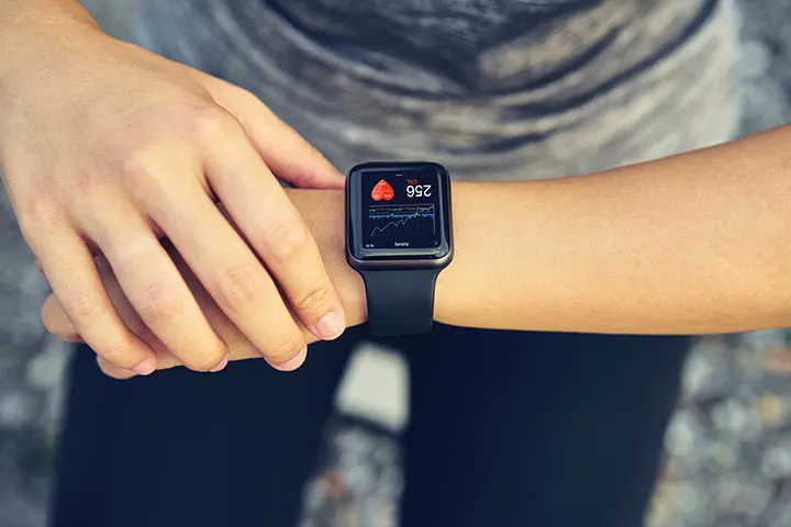 How Smartwatches Can Assist With Patient Health Monitoring