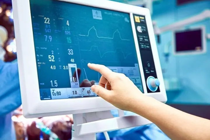 Is It Better To Lease or Buy Patient Monitoring Equipment