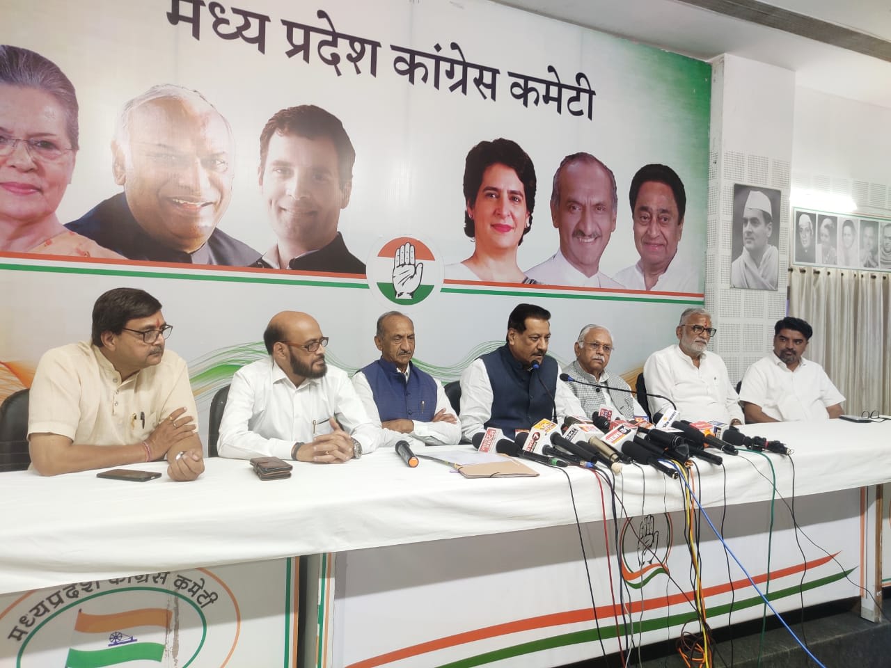 राहुल का एजेंडा पृथ्वीराज ने बढ़ाया.~ राकेश अग्निहोत्री (?