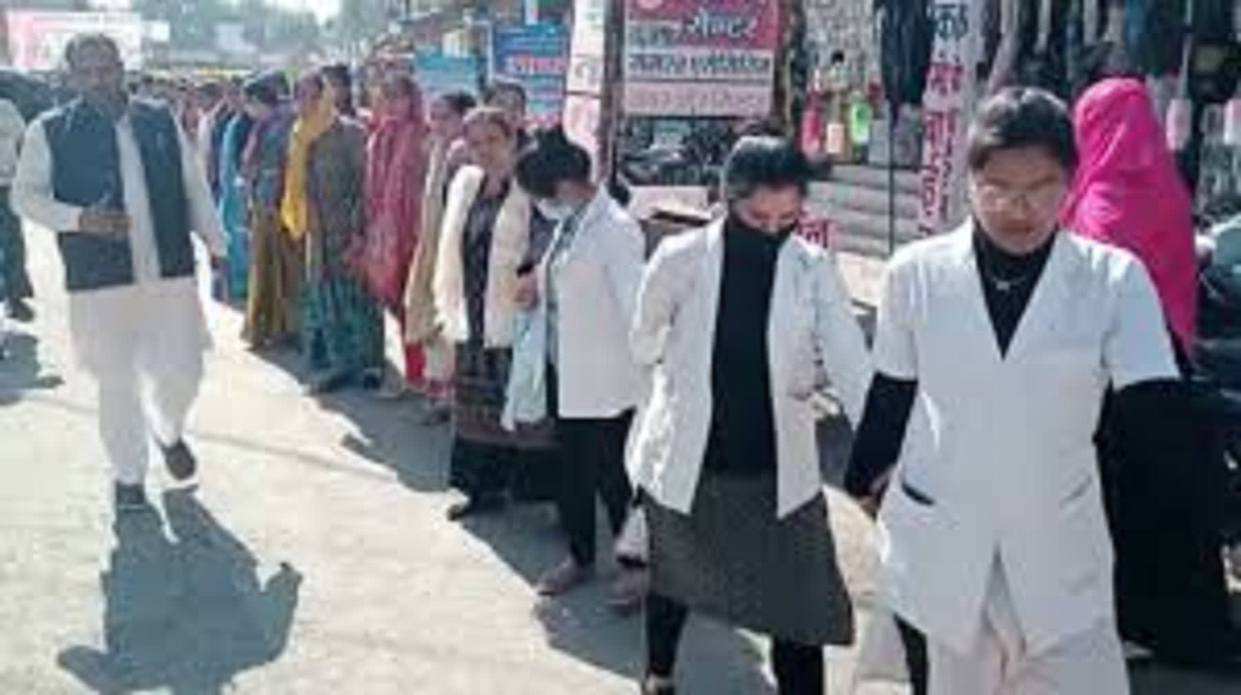 स्वास्थ्य मिशन के अंतर्गत कार्यरत संविदा स्वास्थ्य कर्?