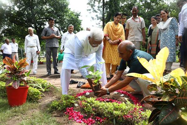 राज्यपाल श्री मंगुभाई पटेल ने 2 वर्ष के कार्यकाल की पूर्ण?