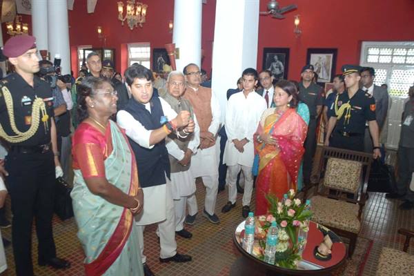 राष्ट्रपति श्रीमती मुर्मु ने किया सर जीवाजी राव सिंधिया
