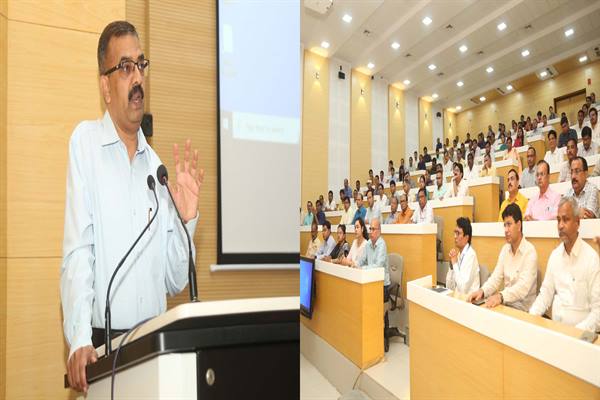 चौथे चरण में 27 जिलों के 123 अधिकारियों ने प्राप्त किया प्रश?