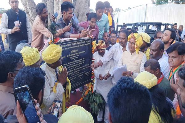 मुख्यमंत्री श्री चौहान ने राजा दलपत शाह की प्रतिमा निर्?