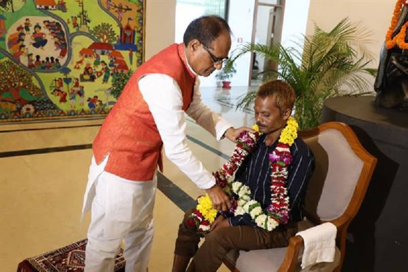 गरीबों का सम्मान और उनकी सुरक्षा हमारी सर्वोच्च प्राथमि?