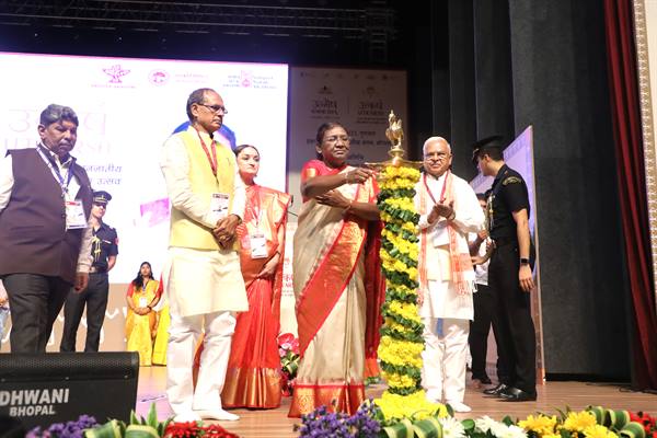 भारत को समग्र विकास के उत्कर्ष तक ले जाएँ : राष्ट्रपति श्र