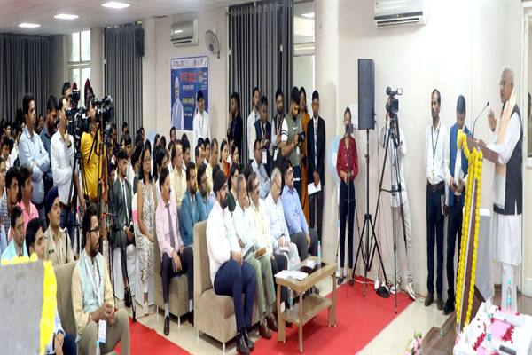 सायबर अपराधियों के सॉफ्ट टारगेट को हार्ड टारगेट बनाने मे