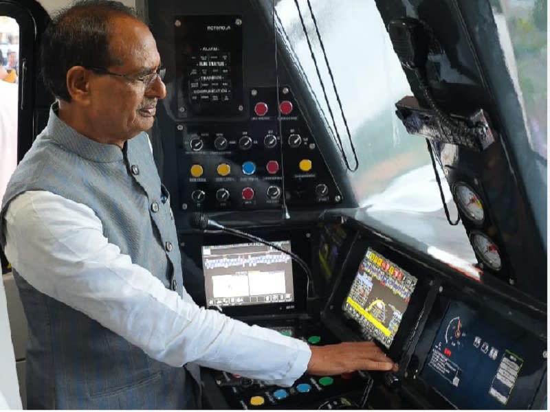 भोपाल में मेट्रो मॉडल कोच का उद्घाटन:CM बोले- इसे मंडीदीप त?