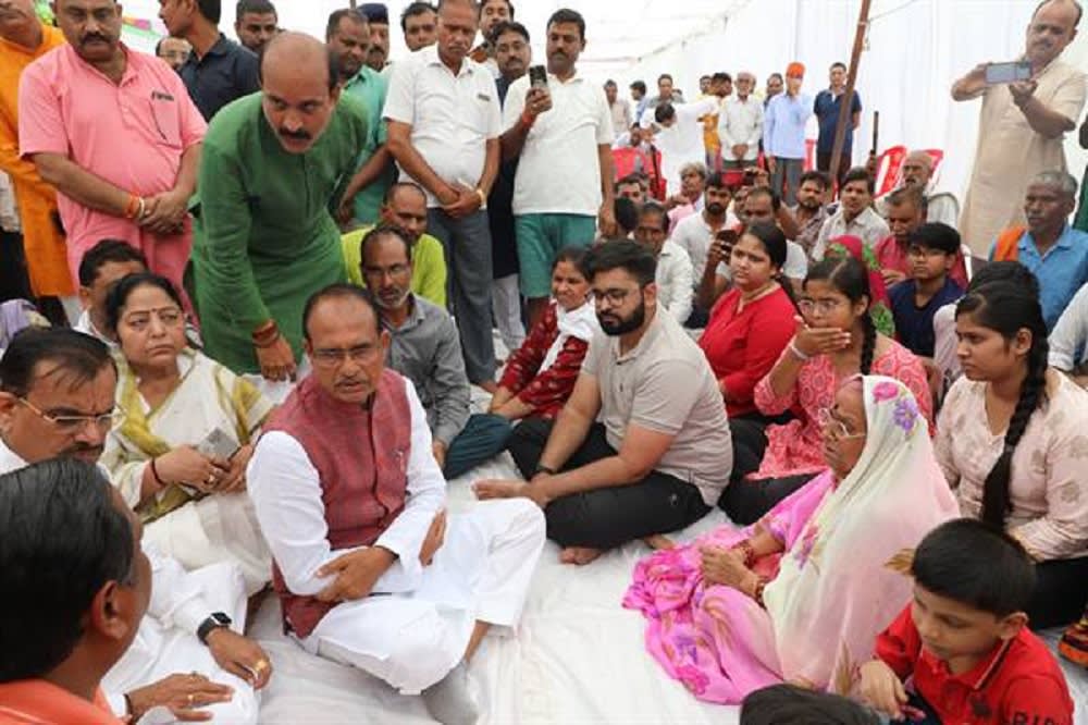 मुख्यमंत्री श्री चौहान ने पूर्व राज्यमंत्री श्री अहिरव?