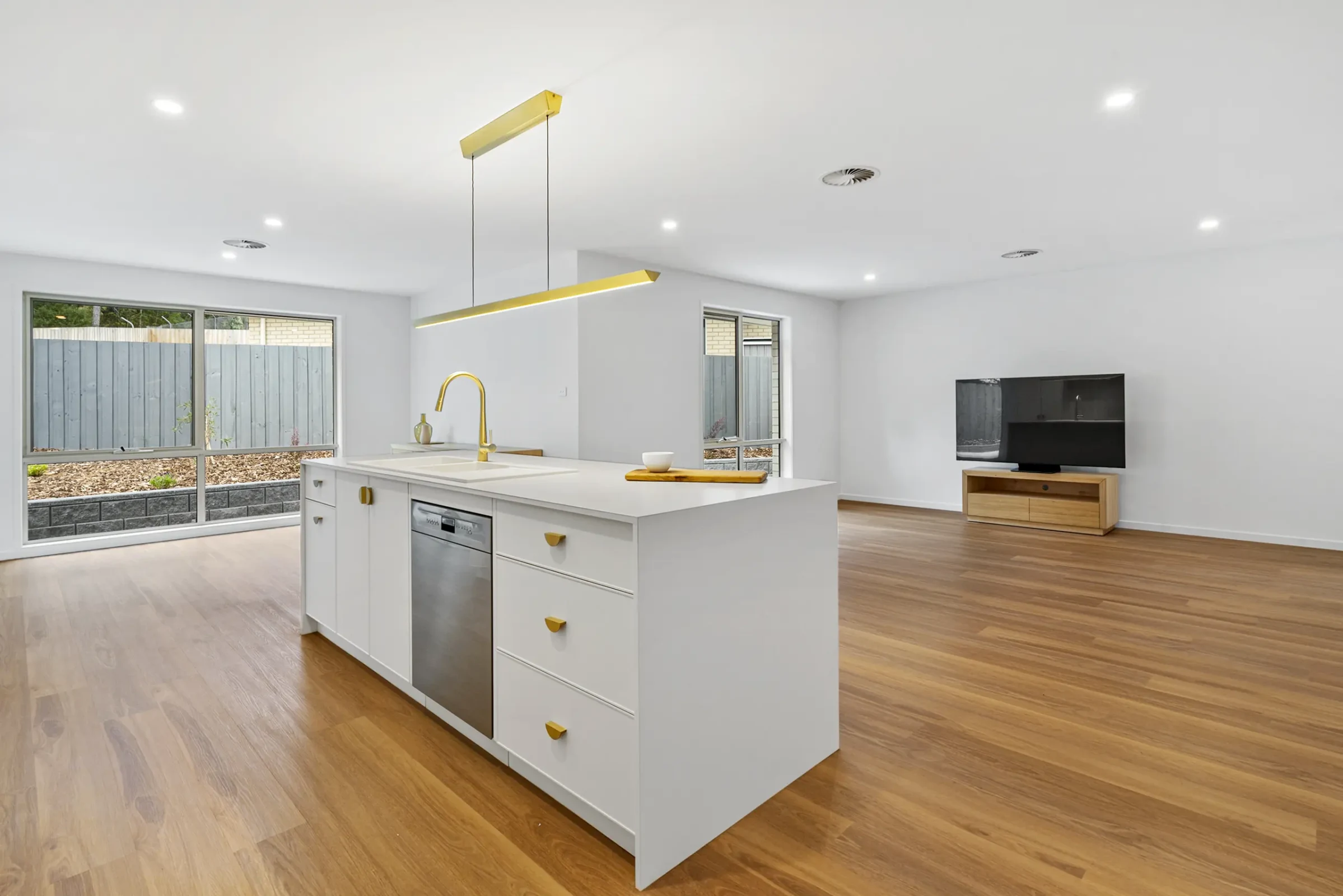 007_Open2view_ID802060-1_Stony_Point_Drive.webp