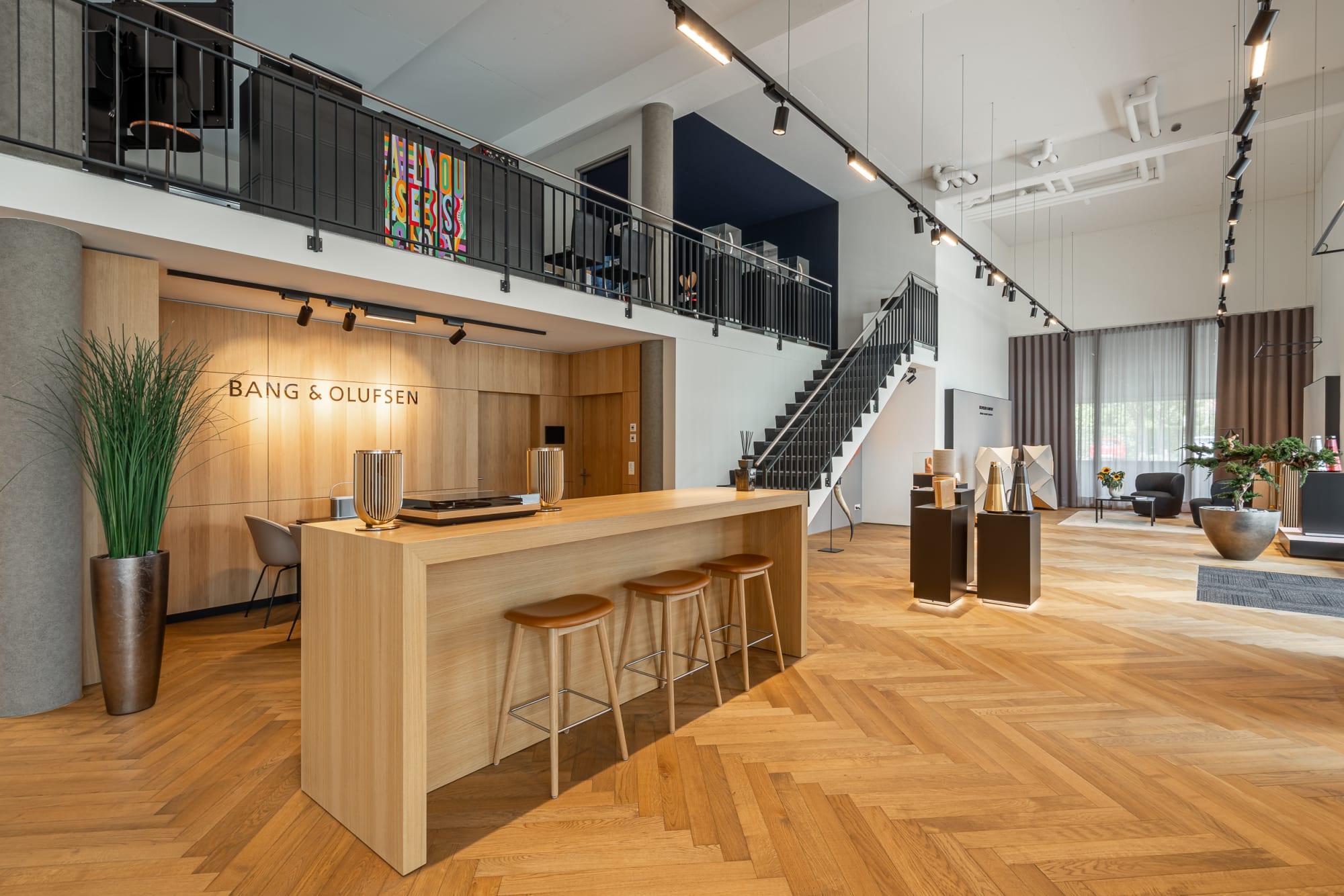 showroom-thun-bang-&-olufsen-store
