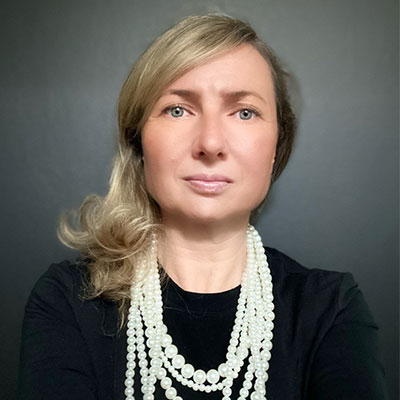 <div style="text-align:center">Caroline Fleury</div>