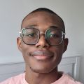Communicant et intervenant et de nature anglophone, j'aide les élèves à écrire et parler Anglais couramment.