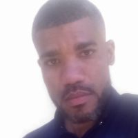 Professeur d'anglais et d'espagnol. Titulaire d'un diplome normalien