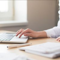 Professeur de l'&eacute;ducation nationalr donne cours niveau coll&egrave;ge jusqu'&agrave; le lyc&eacute;e