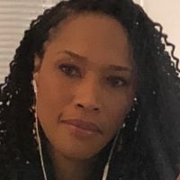 Diplomée en Maths et Informatique appliqués aux sciences, je donne cours de Mathématiques jusqu'à la Terminale