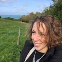 Professeur dipl&ocirc;m&eacute;e en Danse de Salon.  Tous niveaux ! Plaisir de danser : Rock, Valse, Tango, ChaChaCha, Salsa etc..