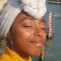 &Eacute;tudiante en 2eme ann&eacute;e de commerce, je donne des cours de la primaire jusqu'au brevet.