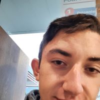 Ancien étudiant qui veut garder un lien avec le scolaire pour reprendre les études. Titulaire d'un BAC physique-SVT.