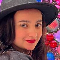 Eleve d'ecole de commerce propose cours d'Anglais, de Francais et aide aux devoirs par webcam ou à la maison