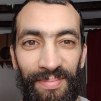 Ingénieur en électronique donne cours