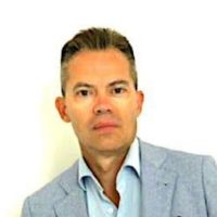 Titulaire d'un dipl&ocirc;me de Grande &Eacute;cole (HEC), j'aide les coll&eacute;giens et lyc&eacute;ens &agrave; progresser tr&egrave;s rapidement en maths