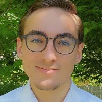 &Eacute;l&egrave;ve en BTS MCO (commerce) et titulaire d&rsquo;un bac STMG, je propose des cours de fran&ccedil;ais, math&eacute;matiques, mati&egrave;res STMG