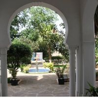 Professeur de l'&eacute;ducation nationale donne cours niveau coll&egrave;ge &agrave; seconde