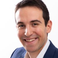 Dipl&ocirc;m&eacute; de l'Ecole Centrale de Lyon donne cours de math&eacute;matiques, physique-chimie et sciences de l'ing&eacute;nieur