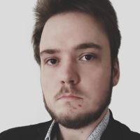 Titulaire d'un dipl&ocirc;me en marketing, management et communication