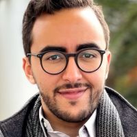 Pilote de ligne donne cours niveau coll&egrave;ge et lyc&eacute;e par webcam