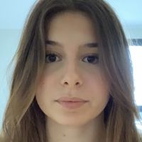 &Eacute;tudiante en derni&egrave;re ann&eacute;e de droit et surveillante dans un coll&egrave;ge.