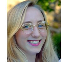 Animatrice en p&eacute;riscolaire propose de l'aide aux devoir jusqu'&agrave; la 3&egrave;me.