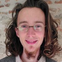 Jeune &eacute;tudiant bilingue, je suis tr&egrave;s disponible.